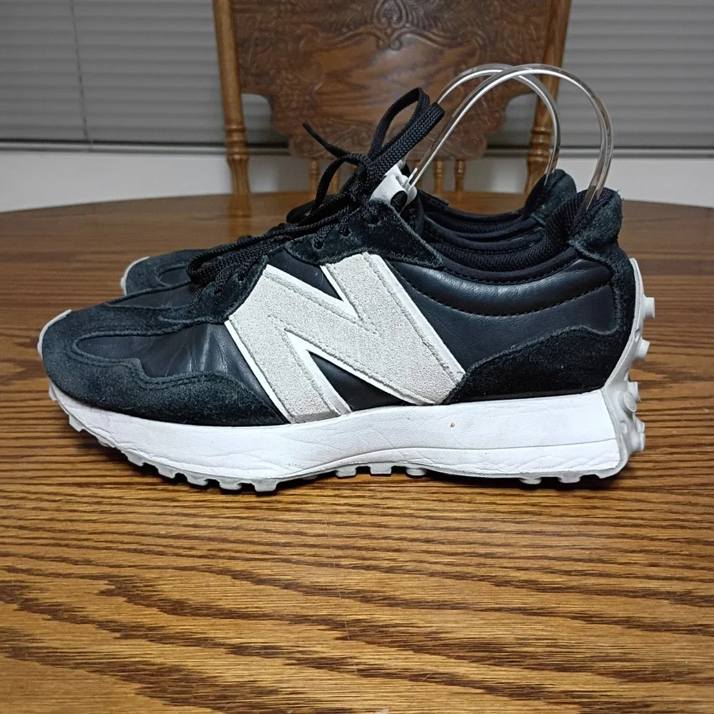 Vintage New Balance 327 Black White Leather Suede Sneakers WS327LW Womens 7.5